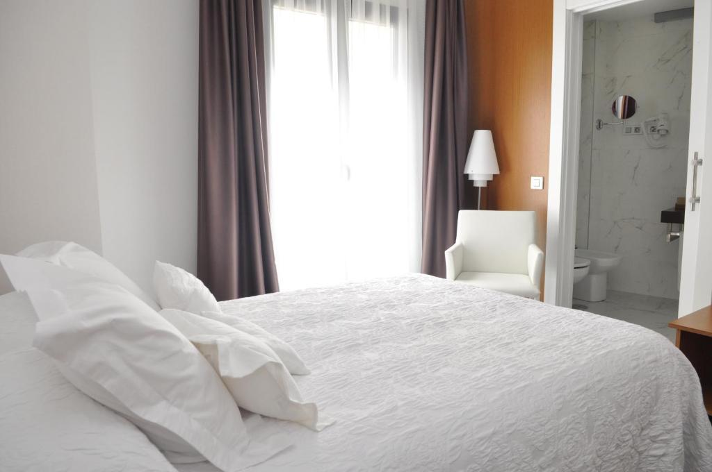 Toral Hotel Leon Bilik gambar